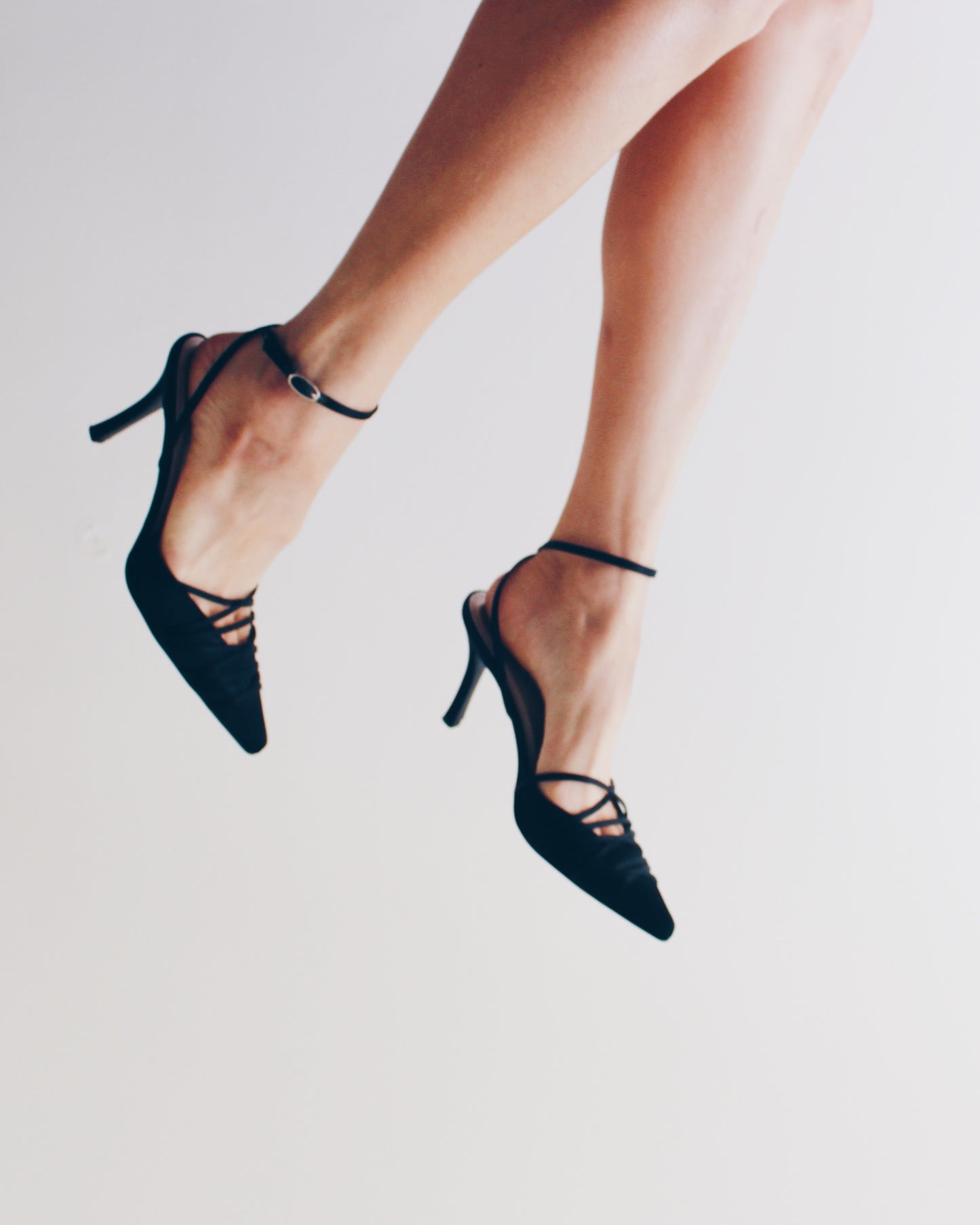 Black Pointed‑Toe Y2K Kitten Heels with Wrap Ankle Strap – Professional Formal Pumps for Office & Evening