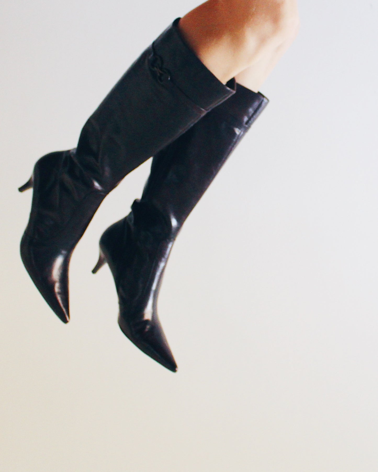 Vintage Bandolino Brown Leather Kitten Heel Boots – Y2K Pointed Toe Calf Boots, Sleek Minimalist Fall/Winter Footwear