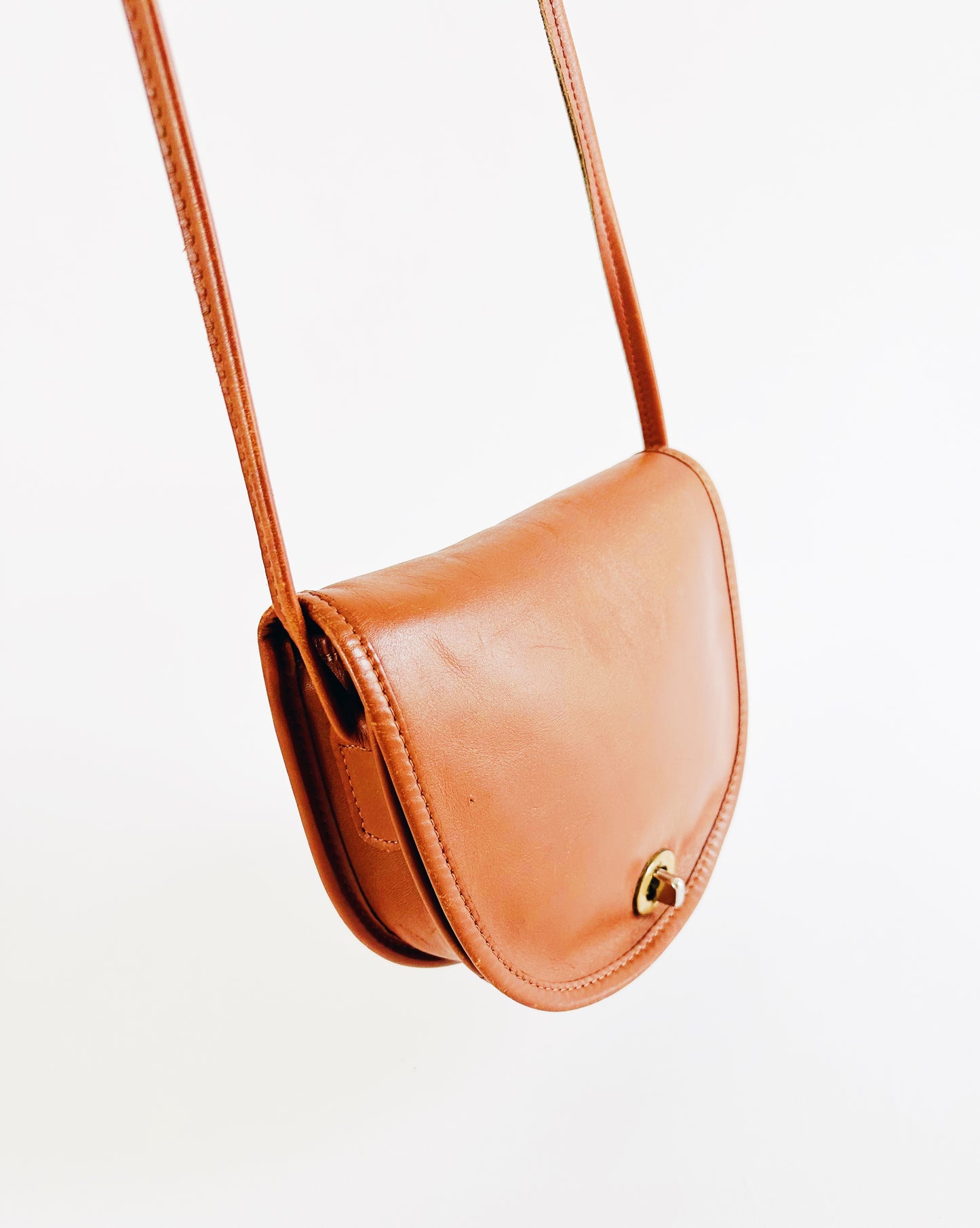 Vintage Coach Tan Patent Leather Crossbody – 90s Minimalist Chic Bag