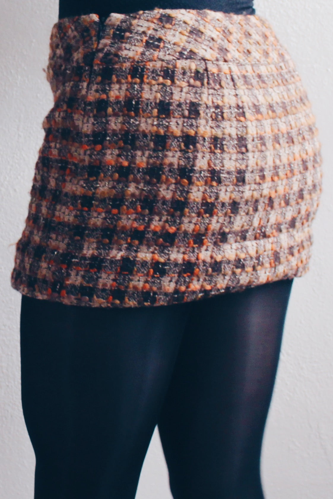 Taylor Swift Winter Style: Tweed Wool Mini Skirt - Winter-Perfect & Classic Chic!