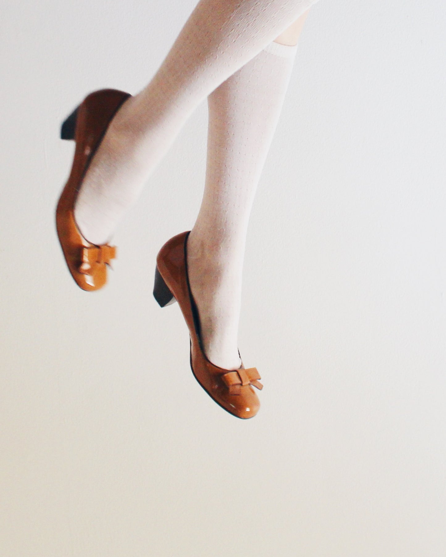 Vintage Franco Sarto Tan Leather Kitten Heels — 90s Bow Detail • Scholarly Coquette Pumps