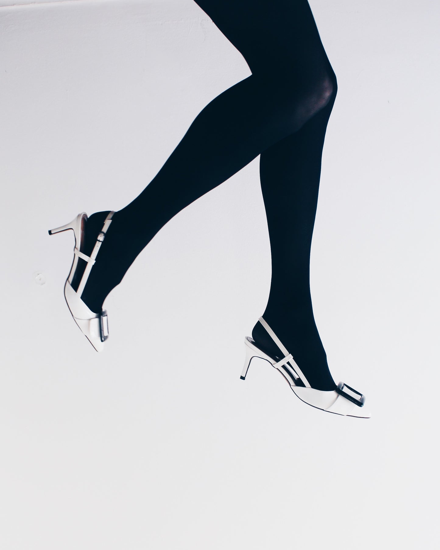 Pointed toe white kitten heal with color block black buckle