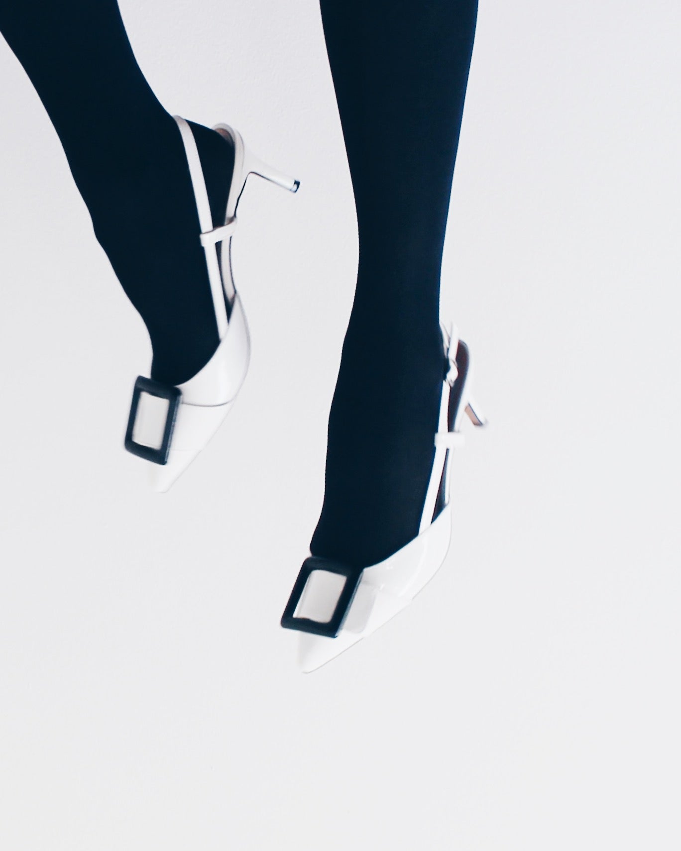 Pointed toe white kitten heal with color block black buckle