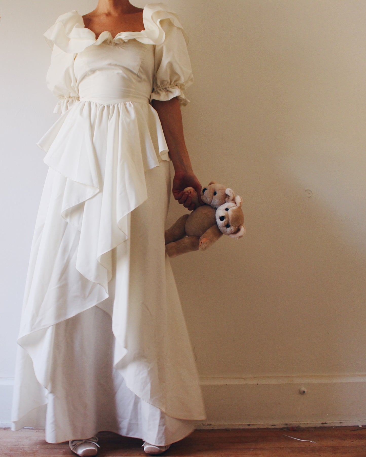 Vintage 1980s Wedding Dress – Puff Sleeve Off Shoulder Gown with Bow Back