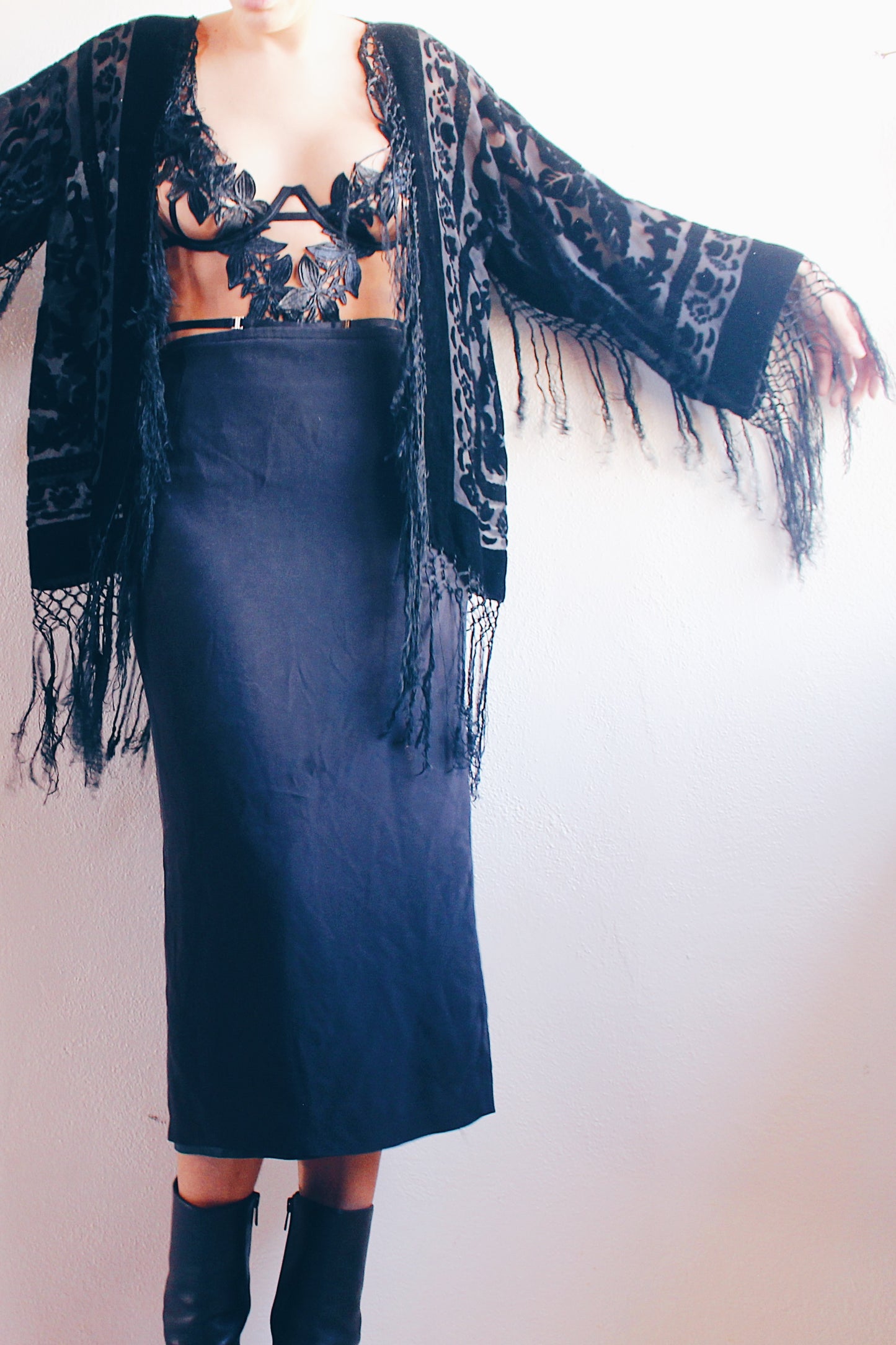 Enchanting Velvet Burnout Floral Kimono Duster: Witchy Whimsigoth Vibes with Tassels