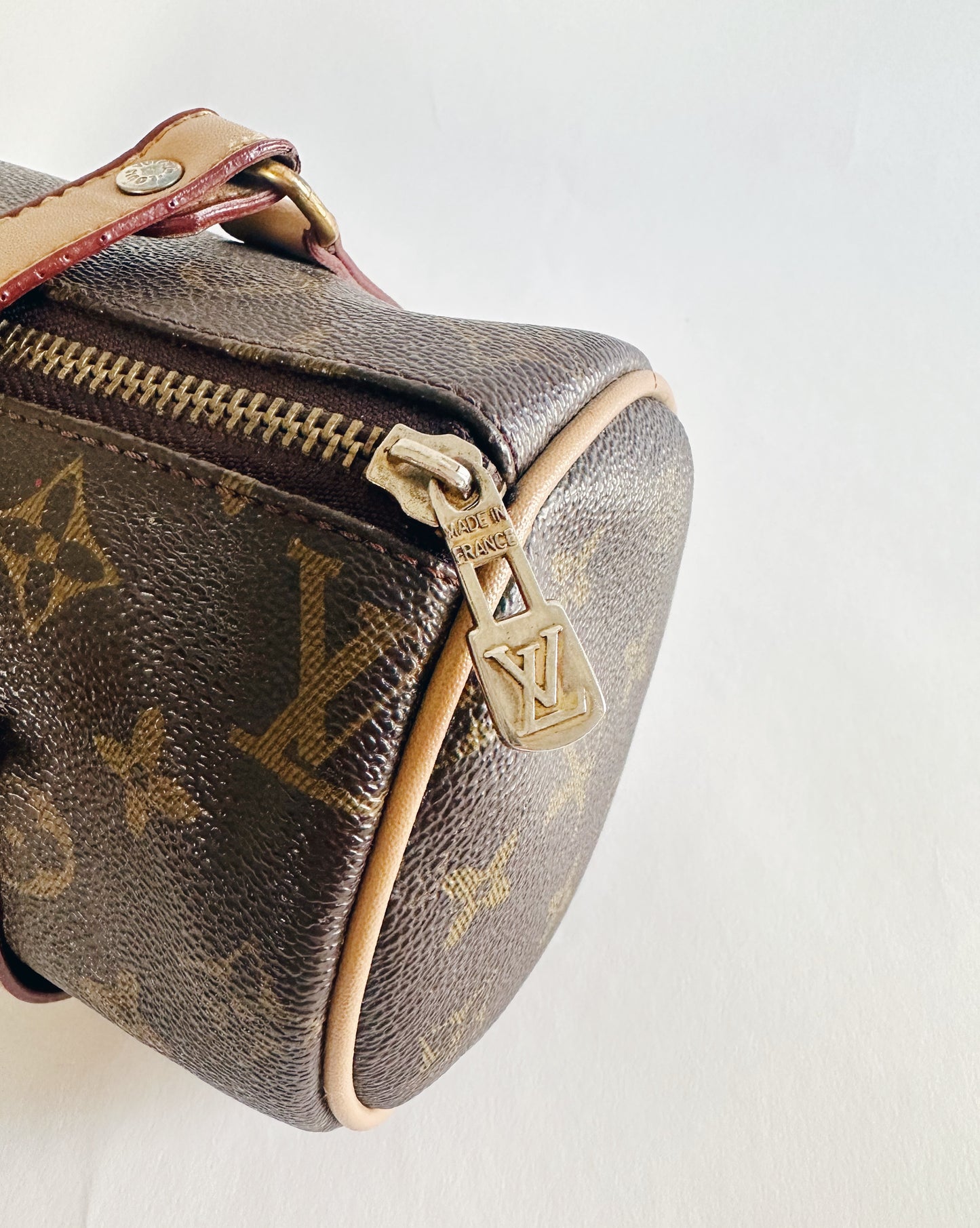 Vintage Louis Vuitton Papillon 26 – Y2K Monogram Leather Handbag for Earth‑Toned Outfits