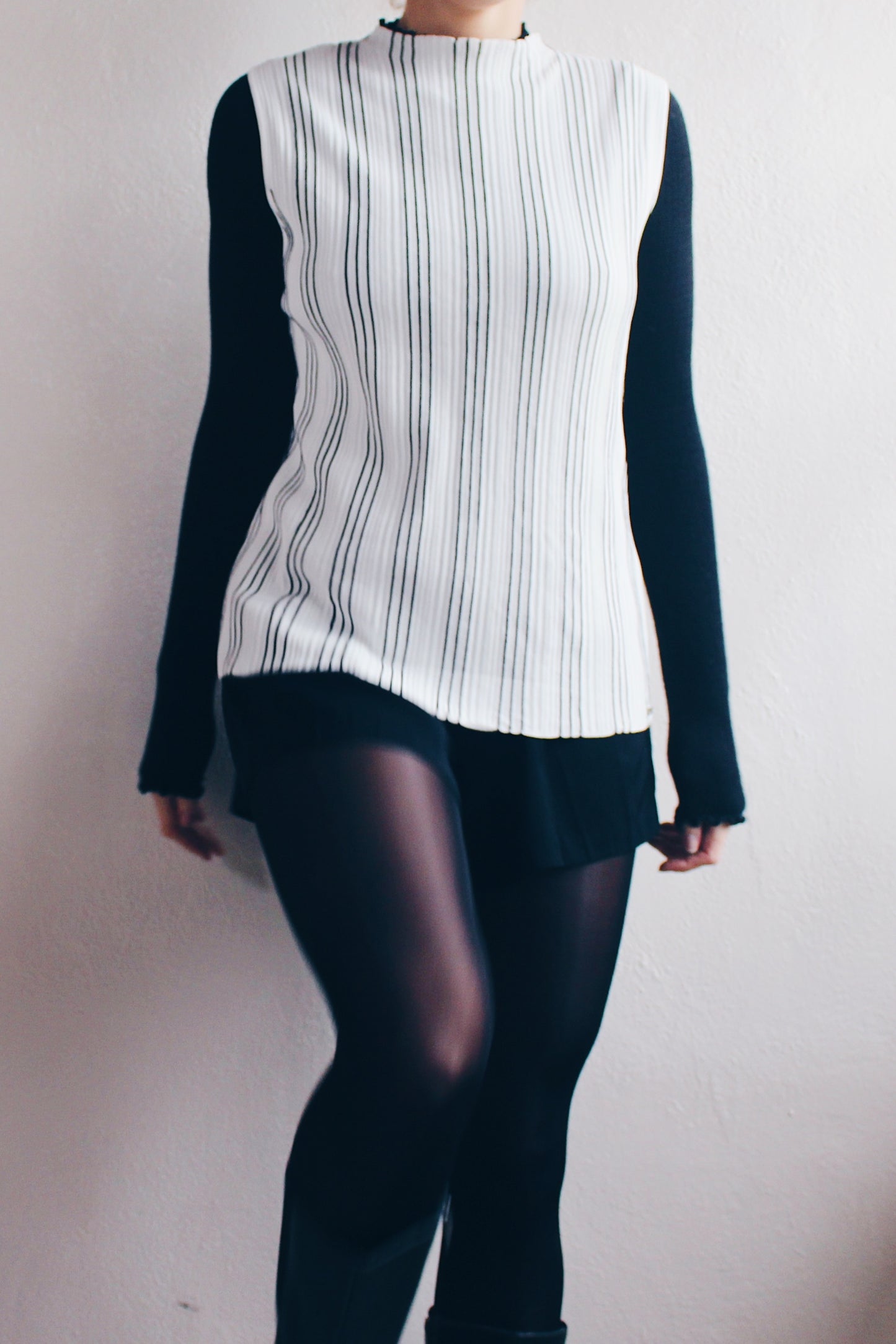 Mockneck Academic: Chic striped Sleeveless knit Top - Corporate 90s Minimalism