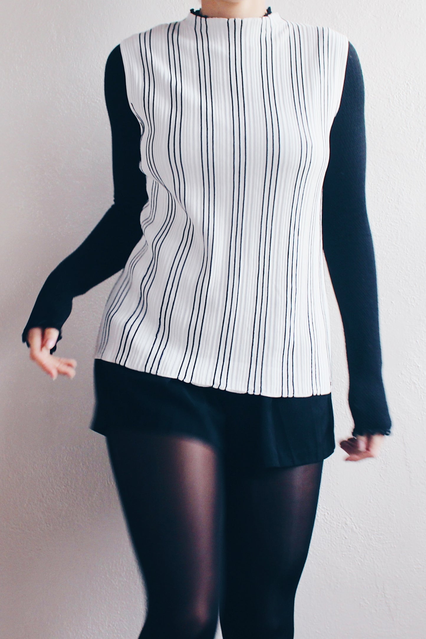 Mockneck Academic: Chic striped Sleeveless knit Top - Corporate 90s Minimalism