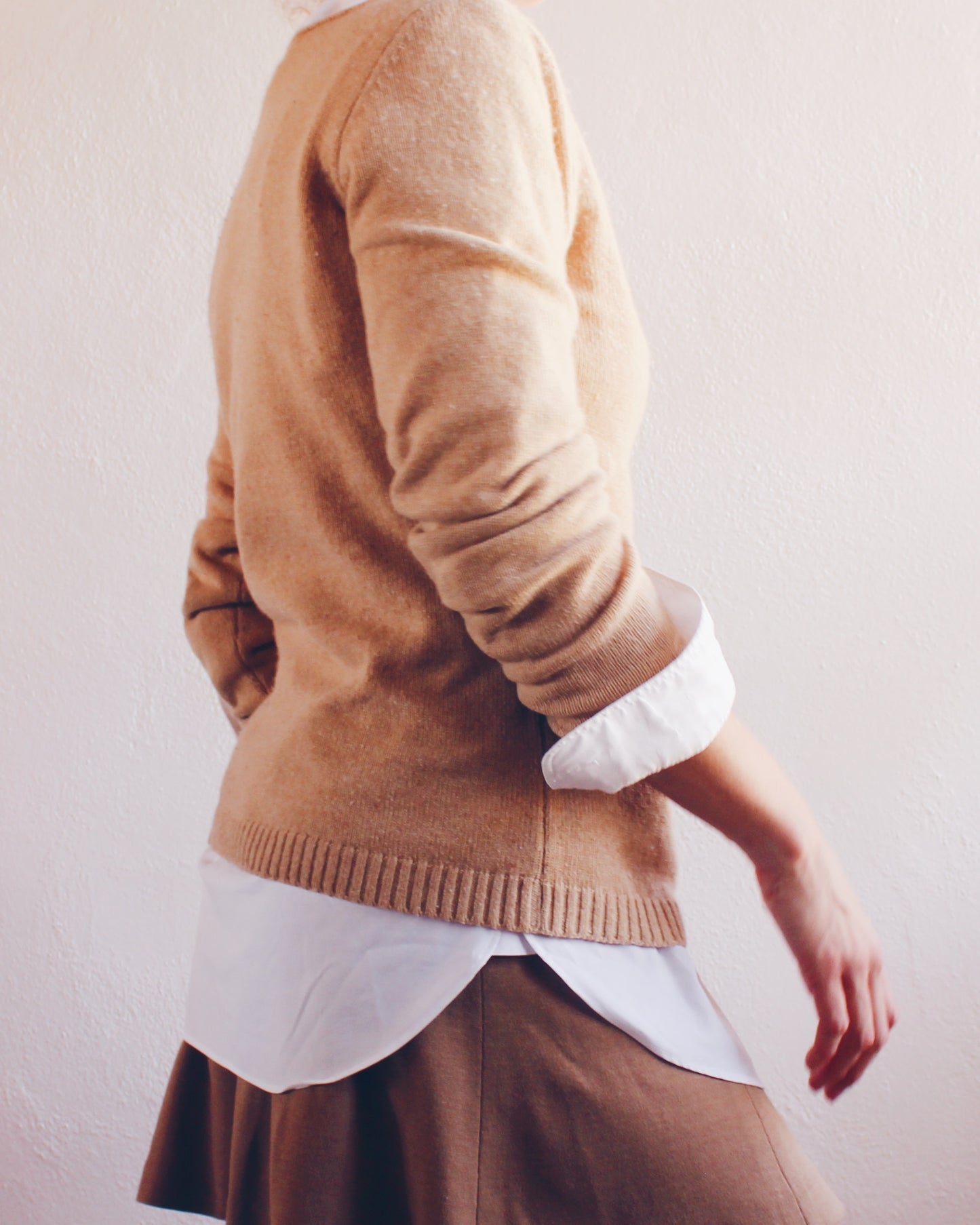 Vintage Tan Cashmere Sweater by Benedetta – Minimalist 90s Style, Layering Pullover, Preppy Academic Knit