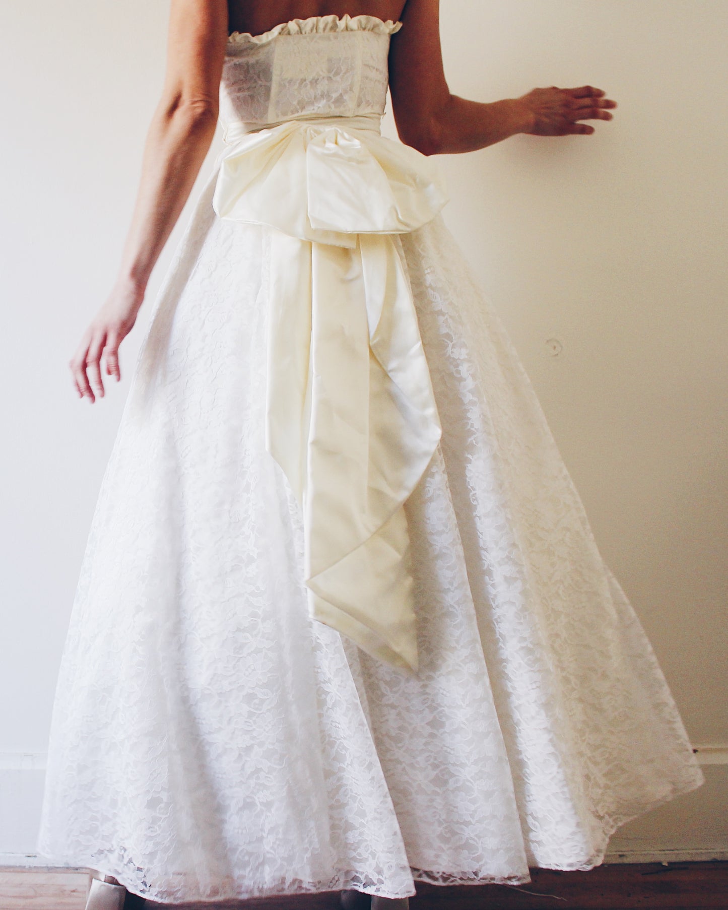 Vintage Gunne Sax Ivory Lace Sleeveless Dress – Bow‑Waist Coquette Statement Piece, Bridal Ready