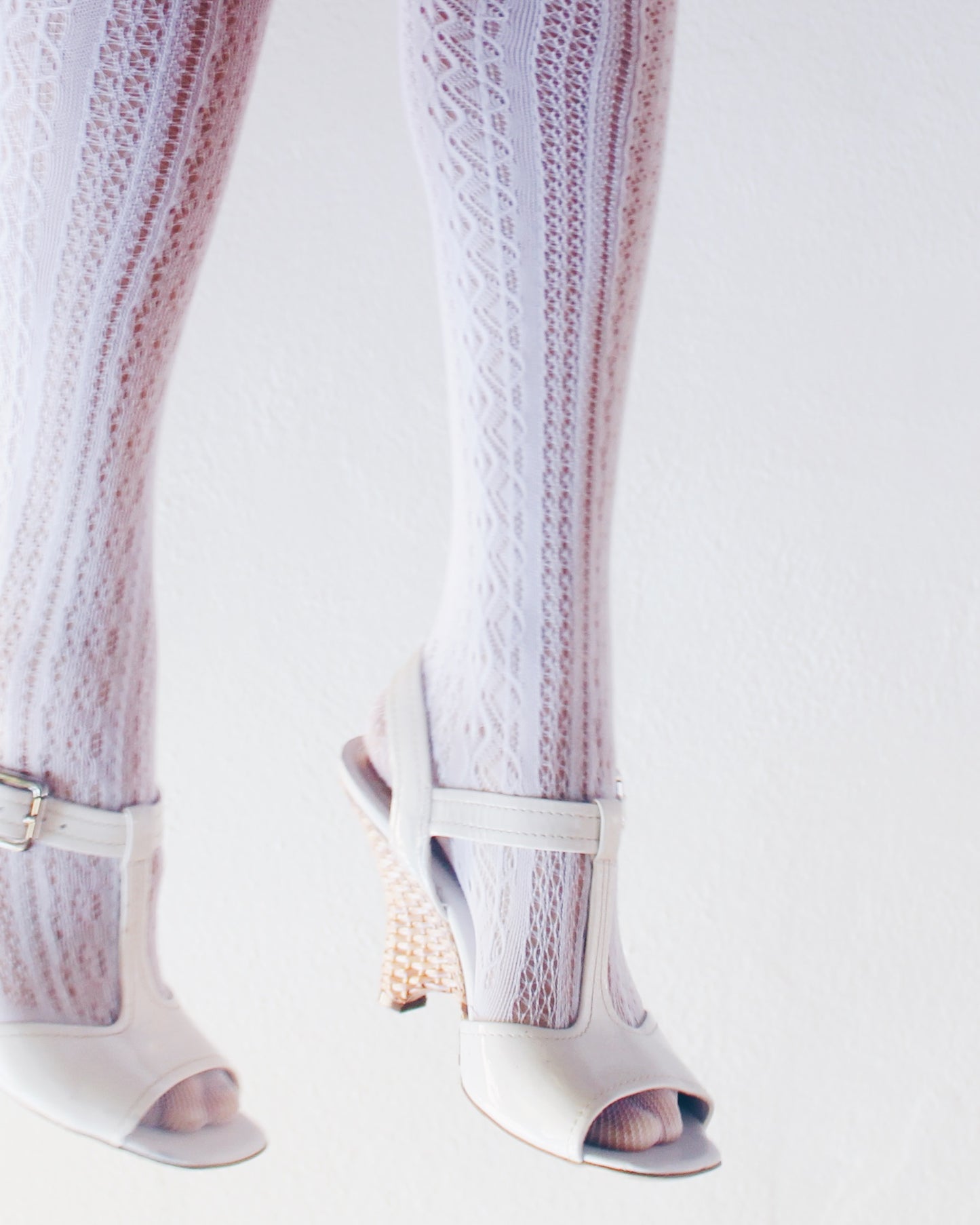 Vintage Y2K Franco Sarto White Leather Sandal Pumps with Woven Straw Heel – Chic Summer Heels