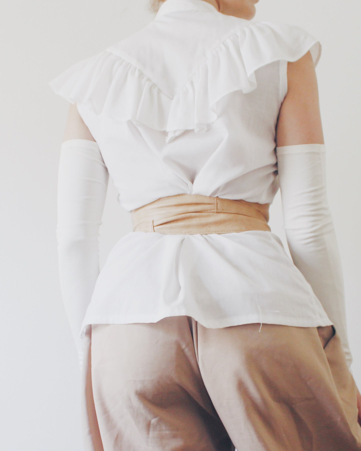 Vintage Victorian Style White Cotton Blouse Medium | 1970s-80s Bow Tie Collar Ruffle Top | Cottagecore Romantic Sleeveless top
